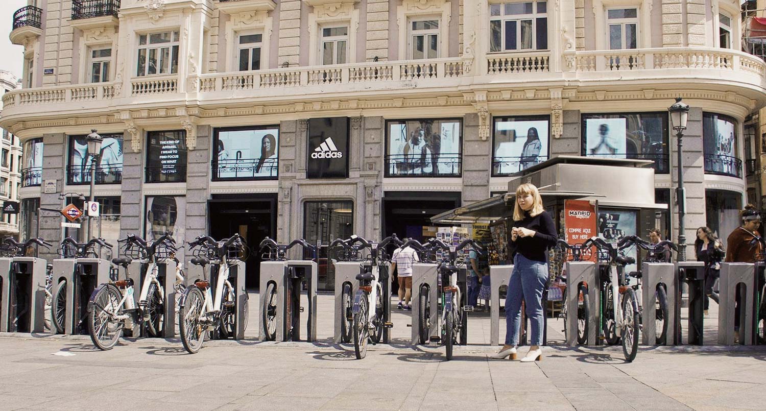 Sabroso itálico De otra manera Tienda ofcial Adidas en Madrid | Pantallas led Publicitarias | Proyecto  retail a medida | LED DREAM