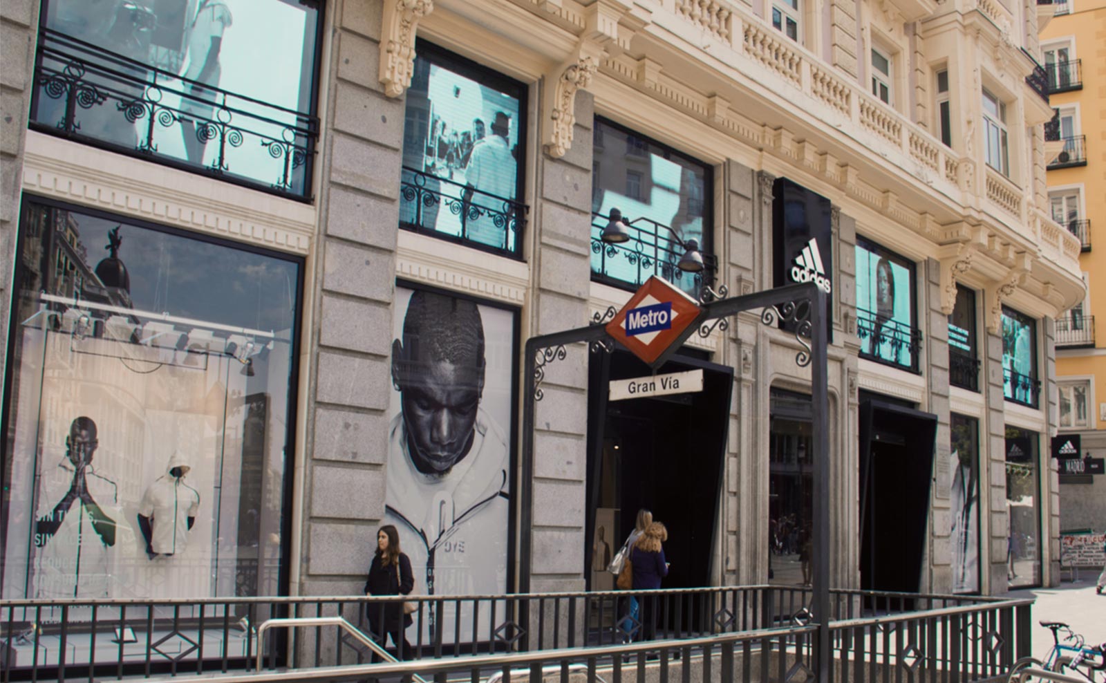 Tienda ofcial Adidas en Madrid | Pantallas led Publicitarias | Proyecto retail a medida | DREAM