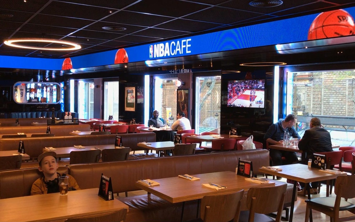 Pantalla Led - NBA Café Barcelona