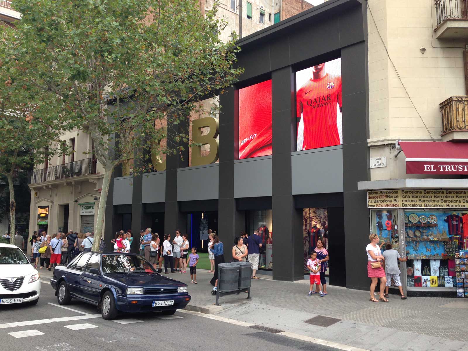 Nike-Barcelona-retail-LedDream-fachada
