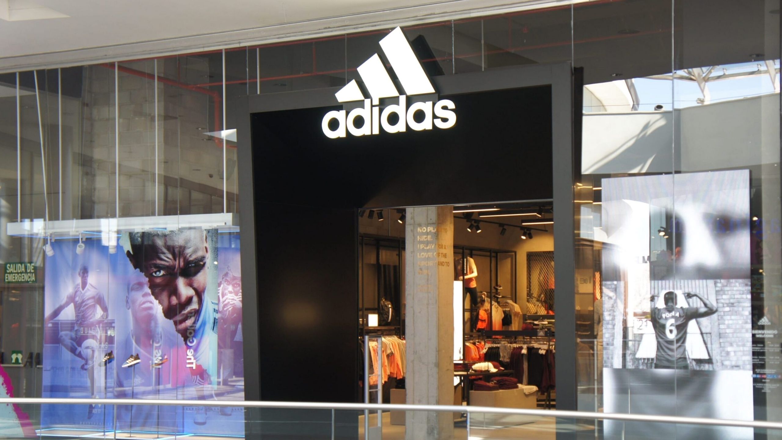 Resaltar Anciano Intenso Digitalización Contenidos interactivos en Adidas Store - LED DREAM