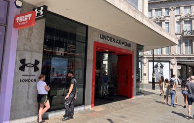 Under Armour inauguró su Flagship Brand House en Oxford Street en Londres, de la mano de LED DREAM Group.