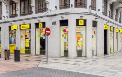 Com augmentar les vendes a les botigues amb pantalles LED i Retail Intelligence